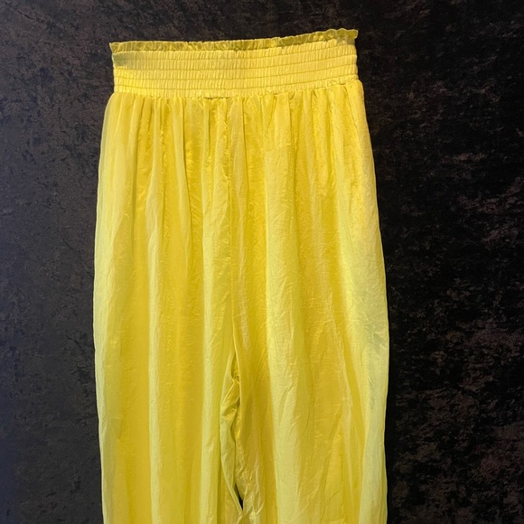 Very stylish capris!! - Picture 3 of 6